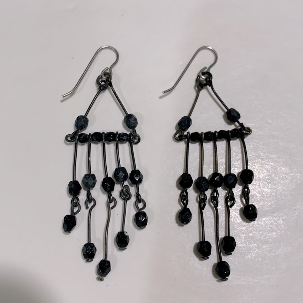 Dangle black/gray beaded earrings